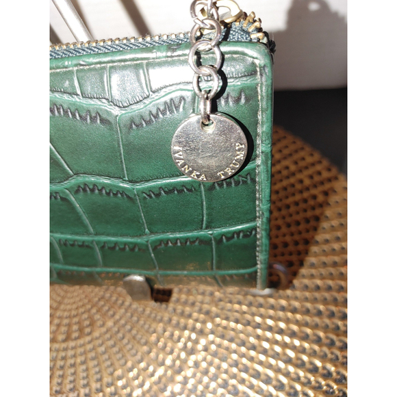 Ivanka Trump Crocodile Zip Clutch\Wallet - Picture 3 of 7